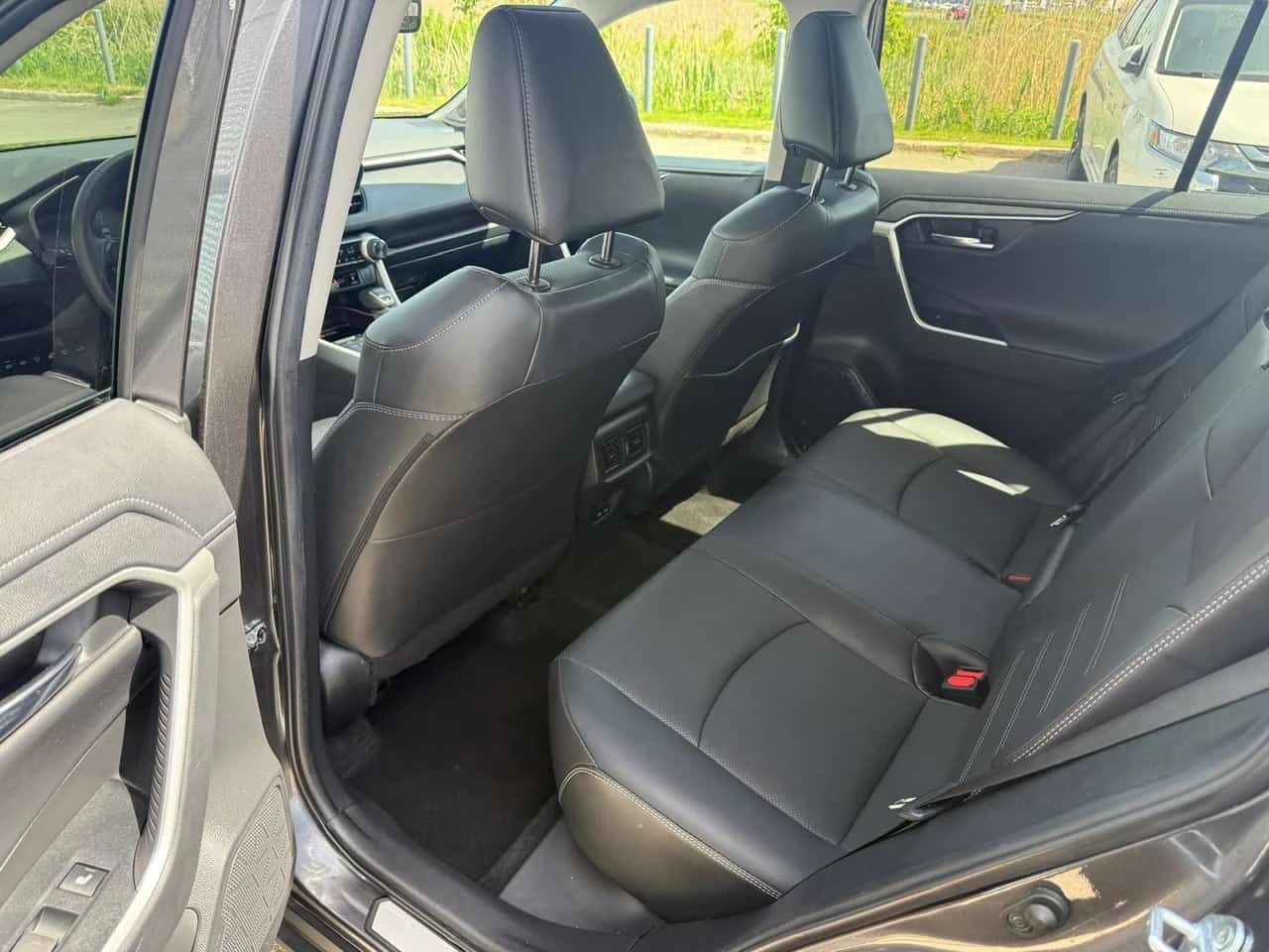 Toyota Rav4 * Limited * АВТОКРЕДИТ * ОБДУХВАНЕ * 360 * ПОДГРЕВ, снимка 14 - Автомобили и джипове - 54776191