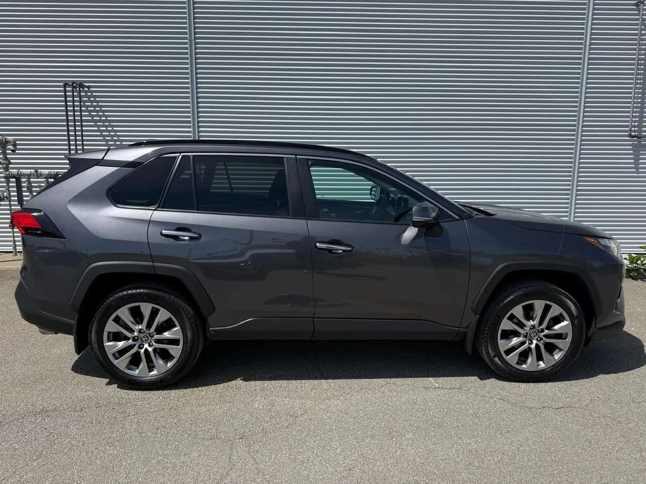 Toyota Rav4 * Limited * АВТОКРЕДИТ * ОБДУХВАНЕ * 360 * ПОДГРЕВ, снимка 4 - Автомобили и джипове - 54776191