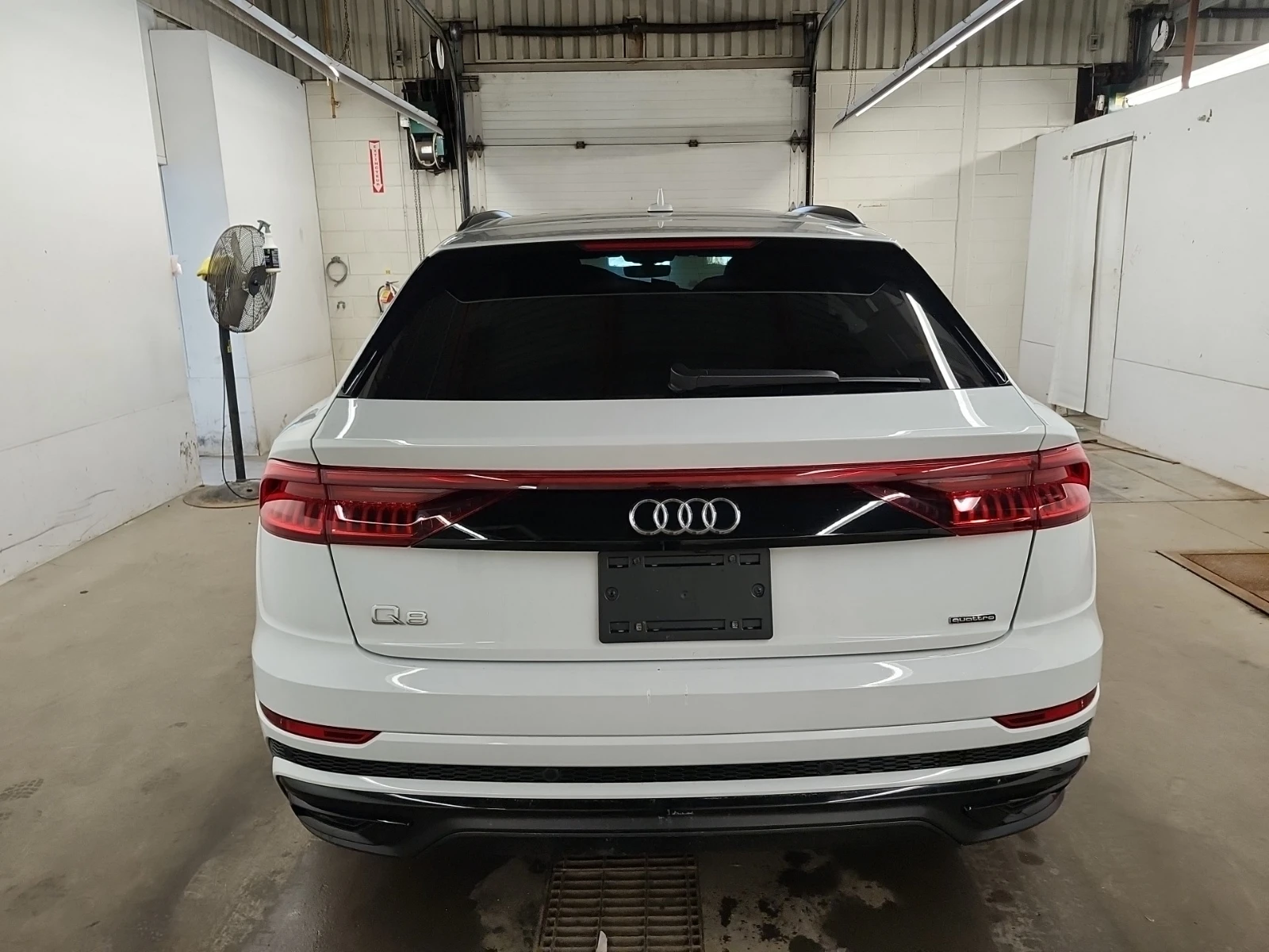Audi Q8 TECHNIK/Pano/Distronic/360/B&O/Обдухване, снимка 5 - Автомобили и джипове - 54944251