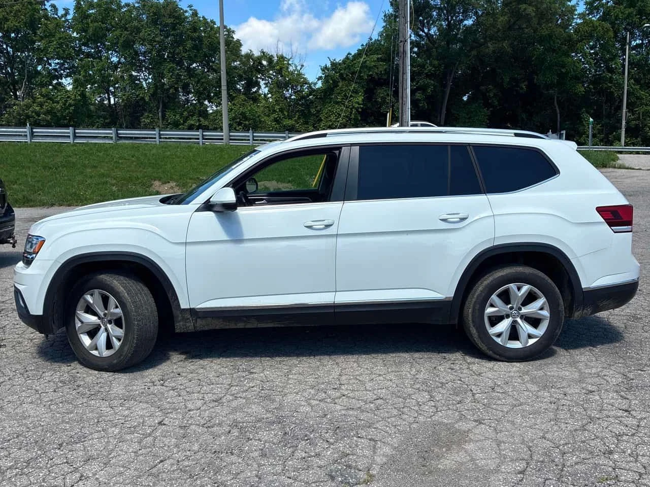 VW Atlas * Highline * ПОДГРЕВИ * ПАНО * KEYLESS, снимка 2 - Автомобили и джипове - 54995868