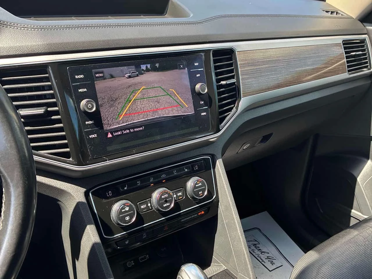 VW Atlas * Highline * ПОДГРЕВИ * ПАНО * KEYLESS, снимка 17 - Автомобили и джипове - 54995868