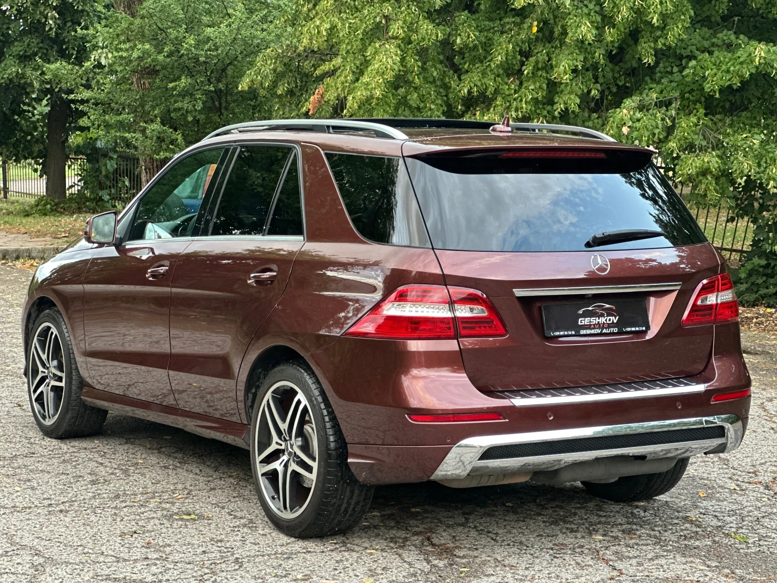 Mercedes-Benz ML 350 AMG/PANORAMA/FULL SERVICE , снимка 4 - Автомобили и джипове - 55255457