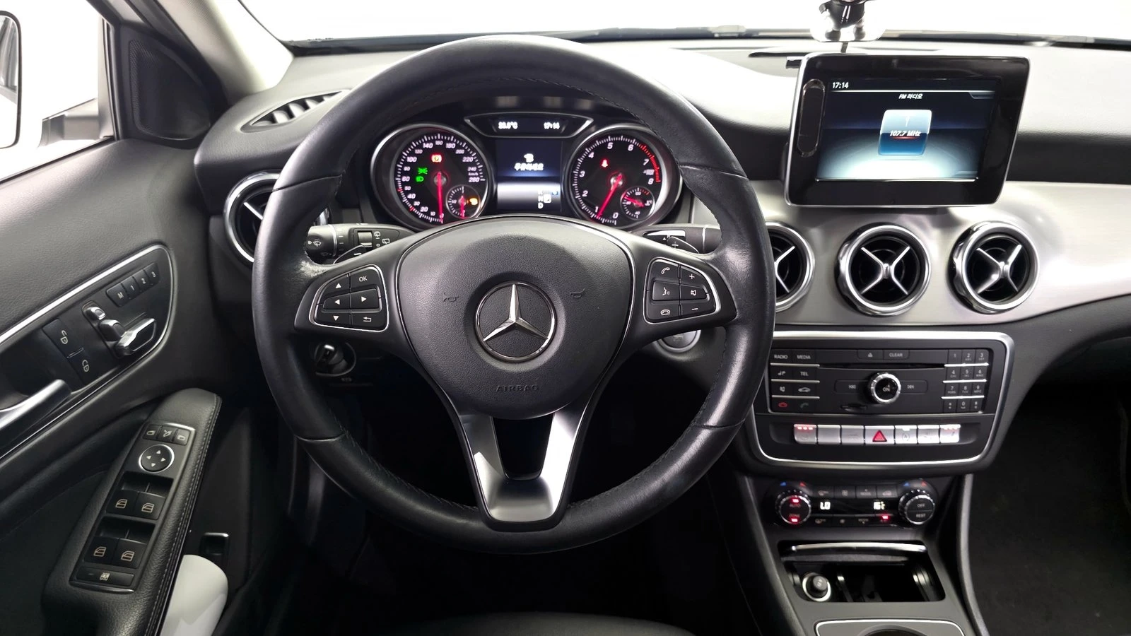 Mercedes-Benz GLA 220 ЕЛ. БАГАЖНИК* BLIND SPOT* КРАЙНА ЦЕНА, снимка 13 - Автомобили и джипове - 55367111