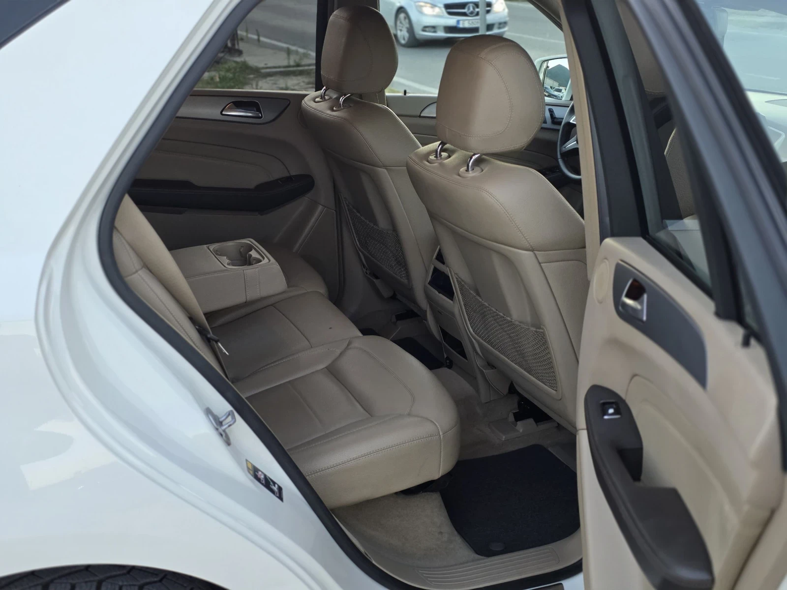 Mercedes-Benz ML 350 3.5 CDI 258 k.c. 4 matic AMG-Pack, снимка 12 - Автомобили и джипове - 55494560