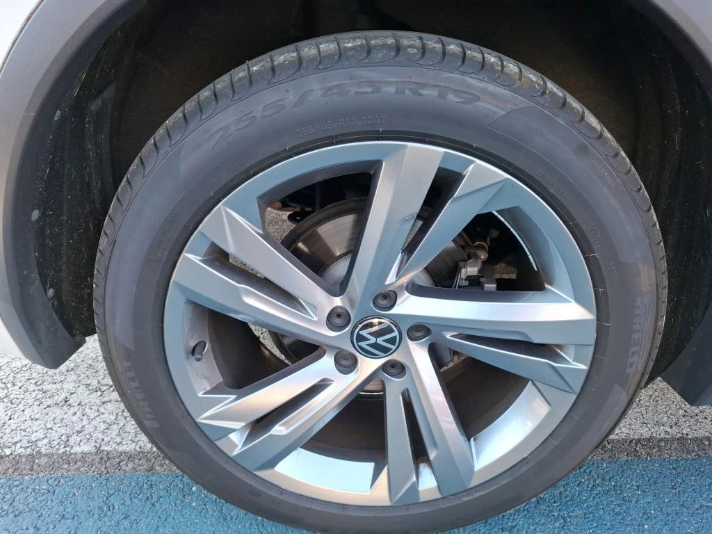 VW Tiguan R-Line 1.5 TSI, снимка 8 - Автомобили и джипове - 55540717