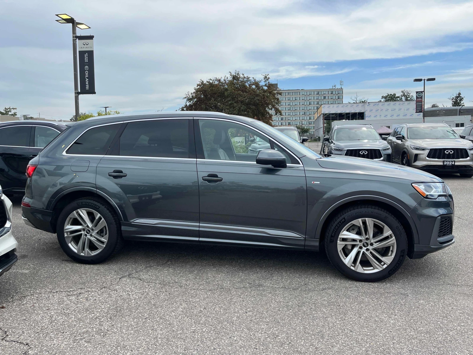 Audi Q7 KOMFORT QUATTRO * ПЪРВИ СОБСТВЕНИК* ПАНОРАМА* , снимка 4 - Автомобили и джипове - 56137535