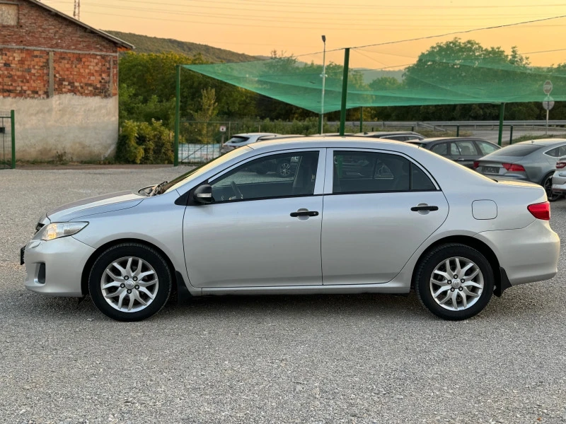 Toyota Corolla 1.6 Бензин Евро 5 Седан , снимка 3 - Автомобили и джипове - 46571204