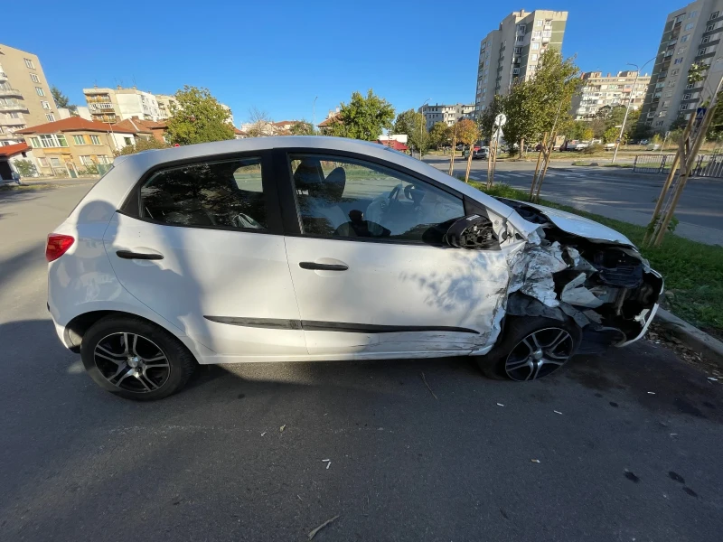 Mazda 2 1.3 , снимка 2 - Автомобили и джипове - 47682255