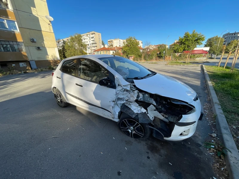 Mazda 2 1.3 , снимка 1 - Автомобили и джипове - 47682255