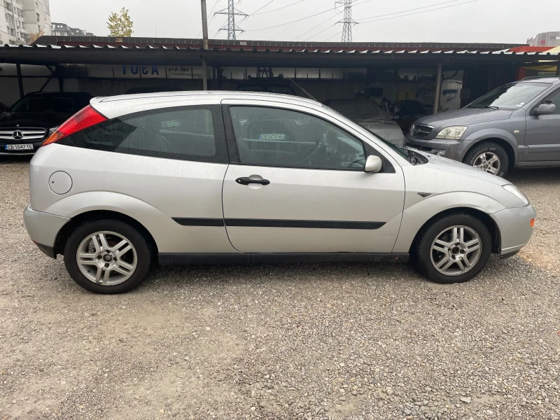 Ford Focus 1.8, снимка 8 - Автомобили и джипове - 47964139