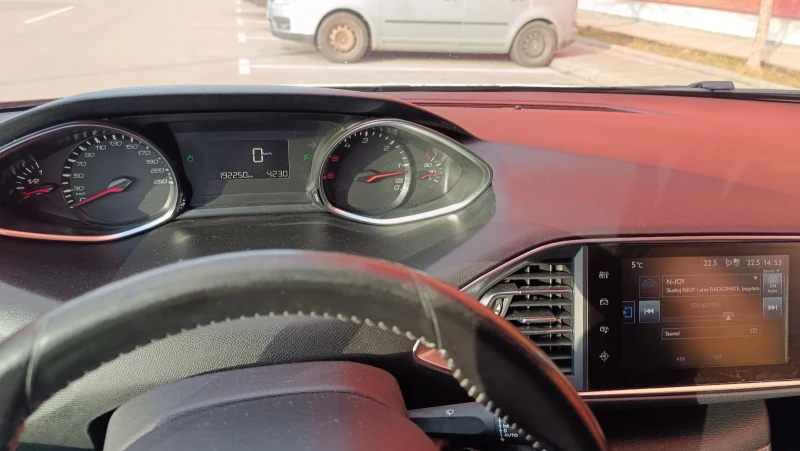 Peugeot 308 1.6 HDI, снимка 9 - Автомобили и джипове - 48079840