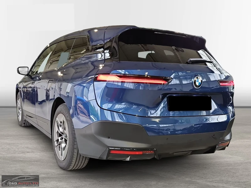 BMW iX xDrive50/523HP/LASER/CAM/HUD/B&W/MEMO/AHK/476g, снимка 4 - Автомобили и джипове - 52154866