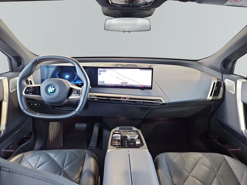 BMW iX xDrive50/523HP/LASER/CAM/HUD/B&W/MEMO/AHK/476g, снимка 9 - Автомобили и джипове - 52154866