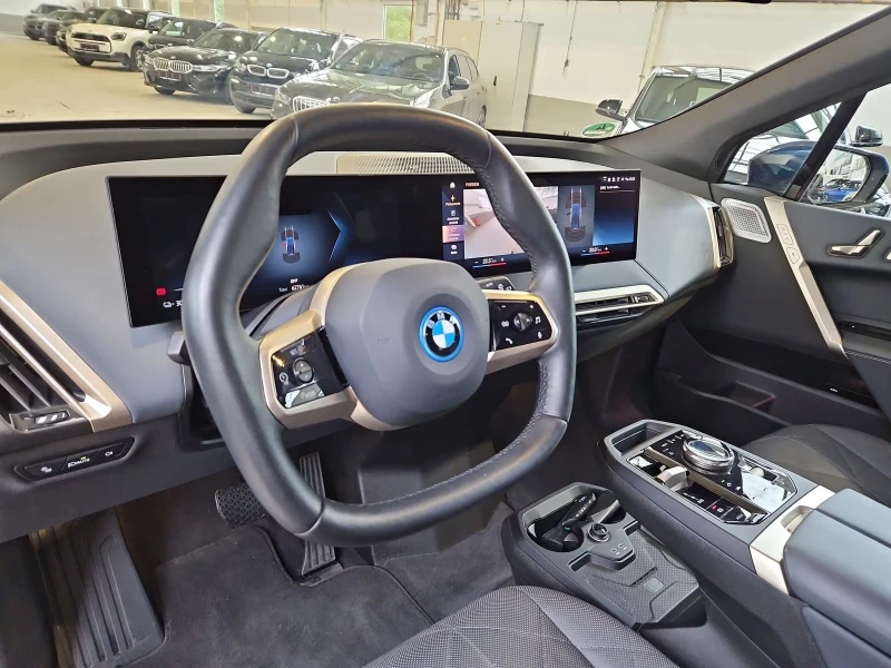 BMW iX xDrive50/523HP/LASER/CAM/HUD/B&W/MEMO/AHK/476g, снимка 8 - Автомобили и джипове - 52154866