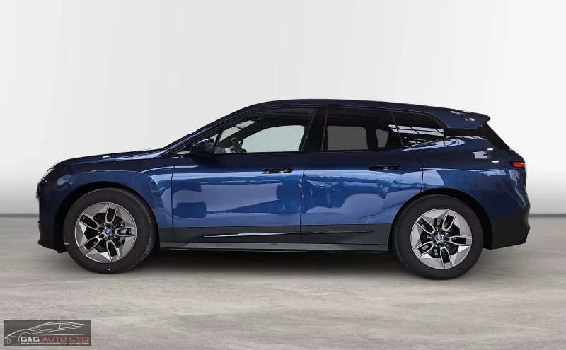 BMW iX xDrive50/523HP/LASER/CAM/HUD/B&W/MEMO/AHK/476g, снимка 3 - Автомобили и джипове - 52154866