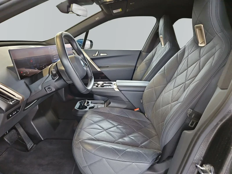 BMW iX xDrive50/523HP/LASER/CAM/HUD/B&W/MEMO/AHK/476g, снимка 7 - Автомобили и джипове - 52154866