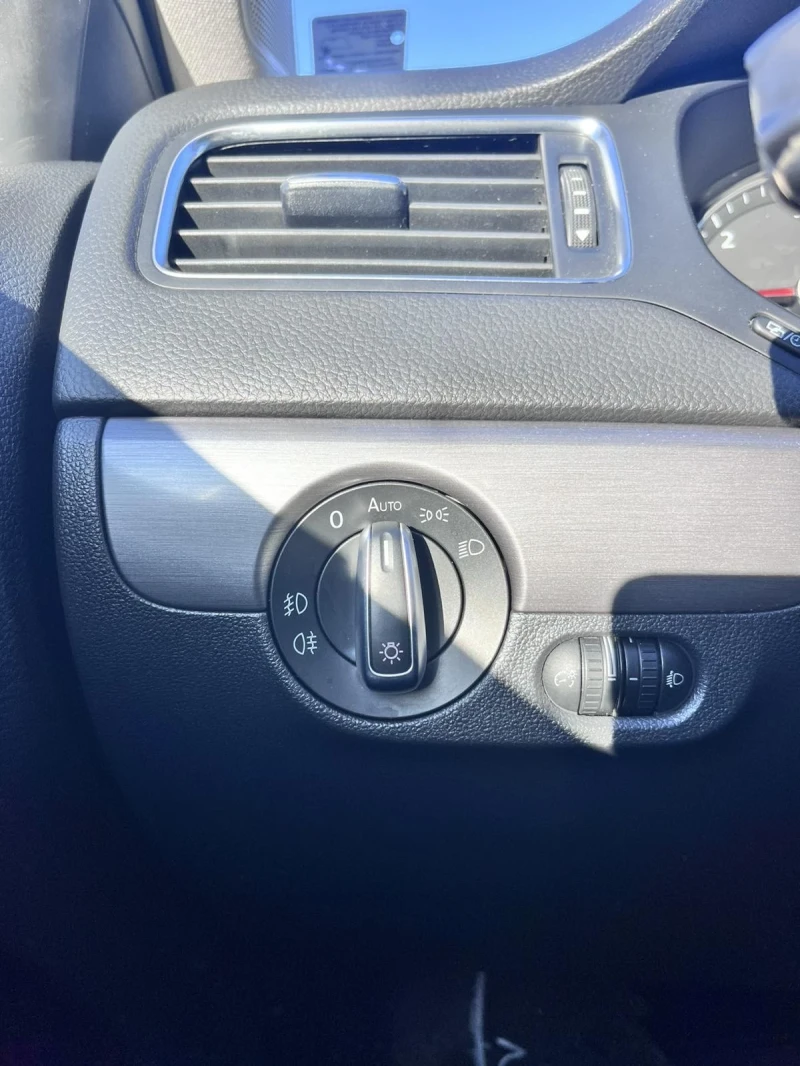 VW Jetta 1.6TDI 7DSG Highline, снимка 10 - Автомобили и джипове - 52811857