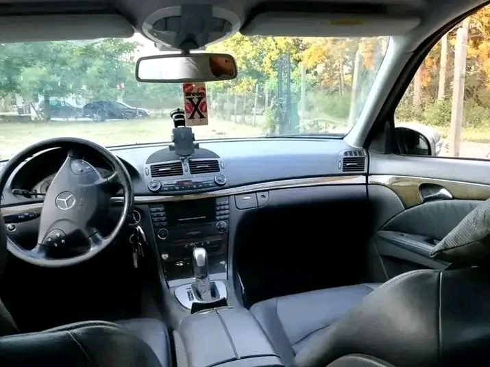 Mercedes-Benz E 270, снимка 3 - Автомобили и джипове - 52900572