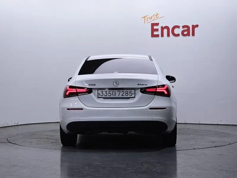 Mercedes-Benz A 250 4Matic Sedan, снимка 4 - Автомобили и джипове - 55050023