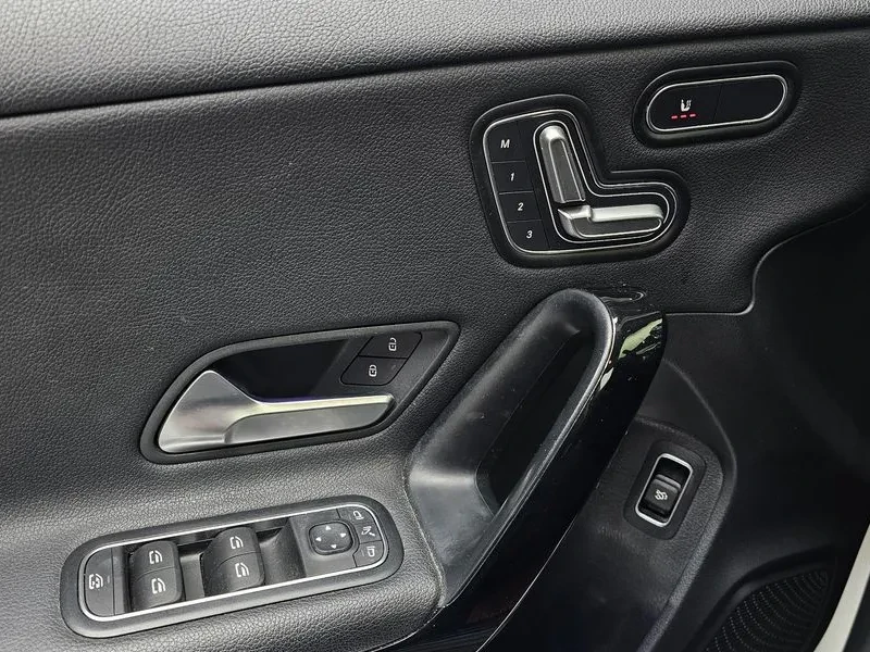 Mercedes-Benz A 250 4Matic Sedan, снимка 17 - Автомобили и джипове - 55050023