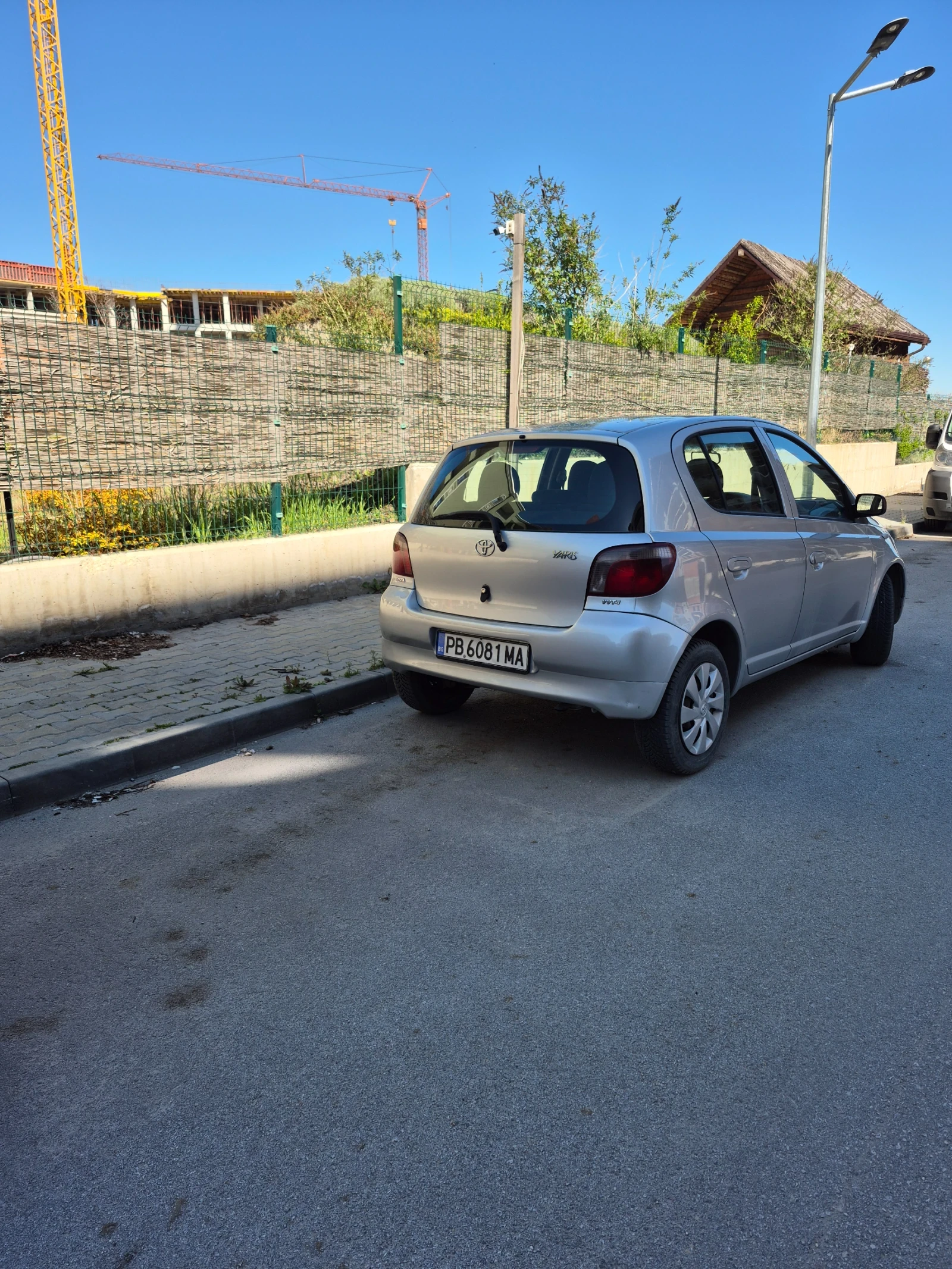 Toyota Yaris 1.0 - изображение 2