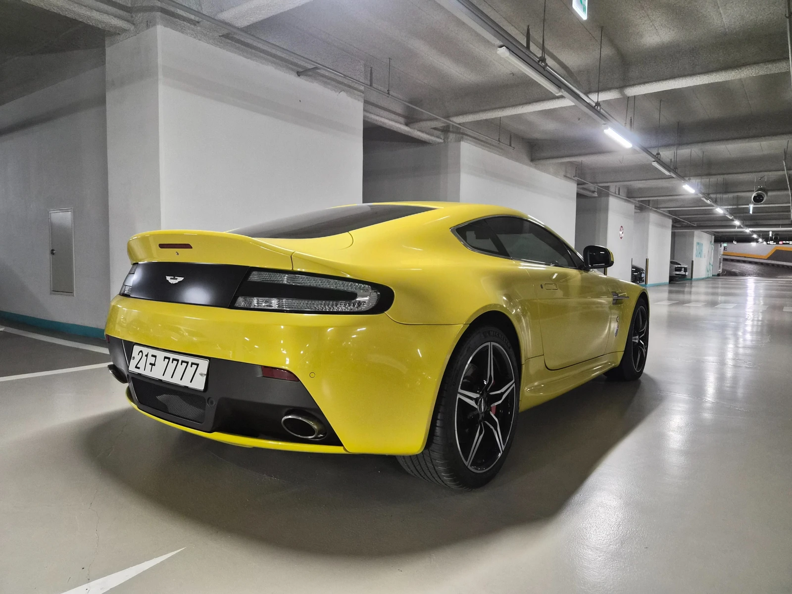 Aston Martin V8 Vantage 1ST GENERATION* V8* 27300 KM* КРАЙНА ЦЕНА, снимка 6 - Автомобили и джипове - 54818665