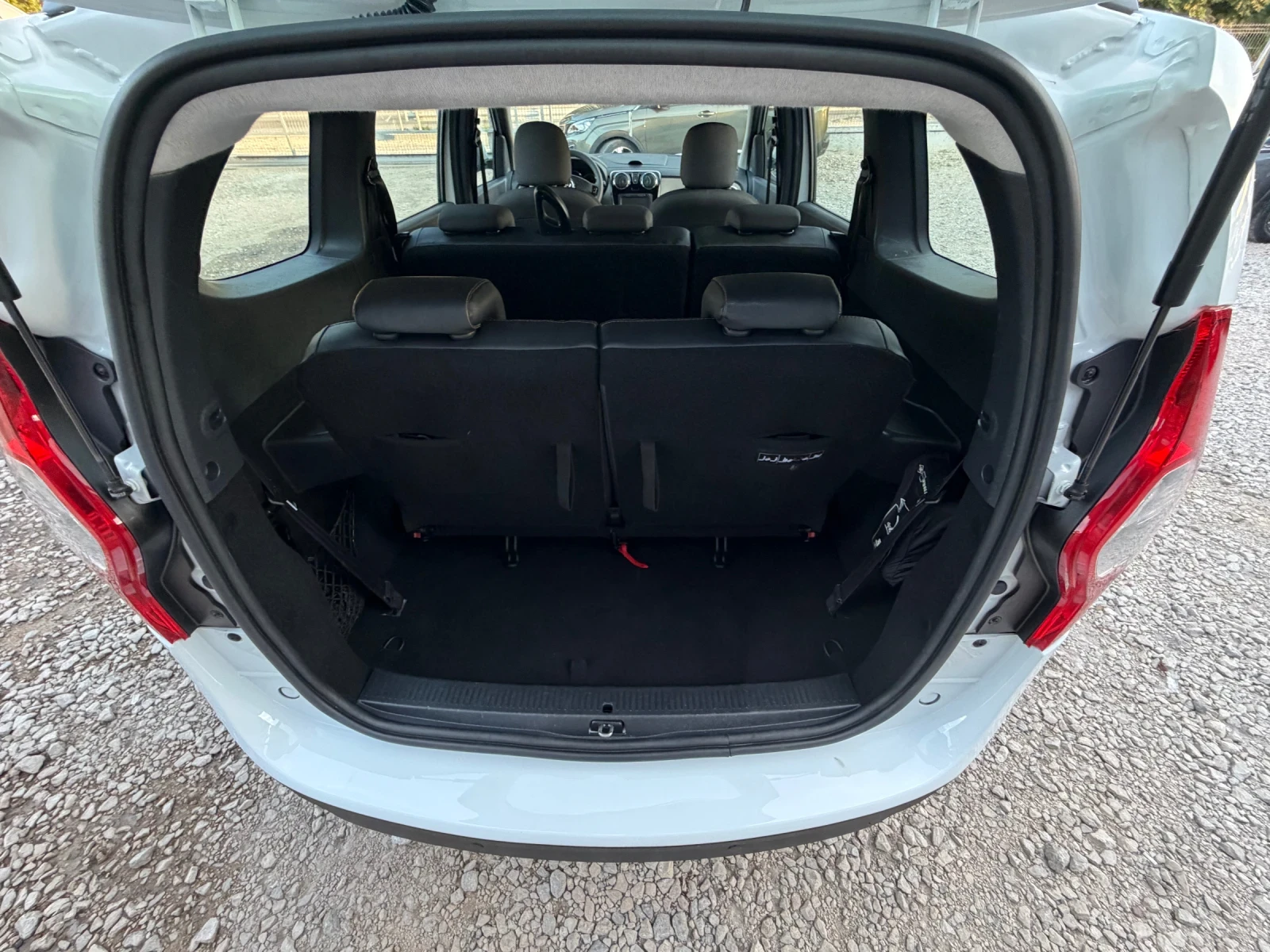 Dacia Lodgy 1.6BENZIN* LPG* 7MESTA* , снимка 7 - Автомобили и джипове - 55307201
