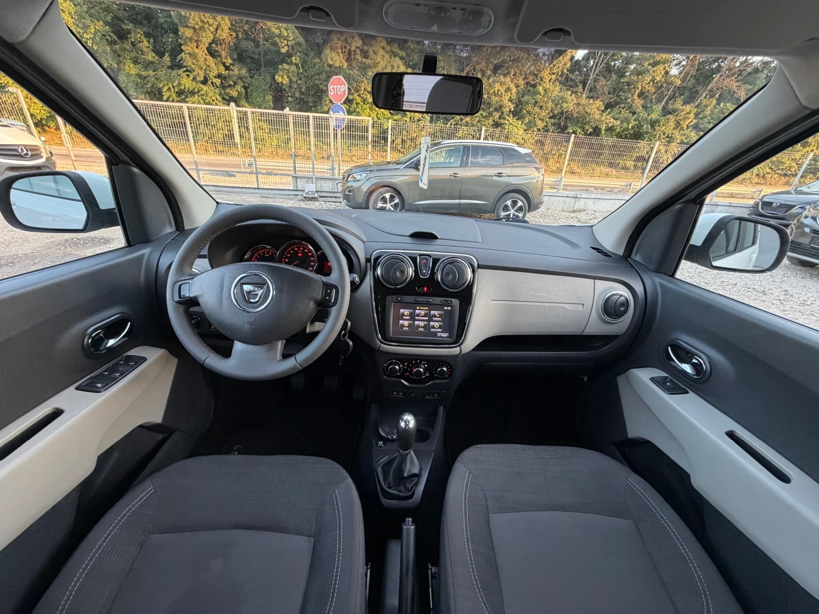 Dacia Lodgy 1.6BENZIN* LPG* 7MESTA* , снимка 10 - Автомобили и джипове - 55307201