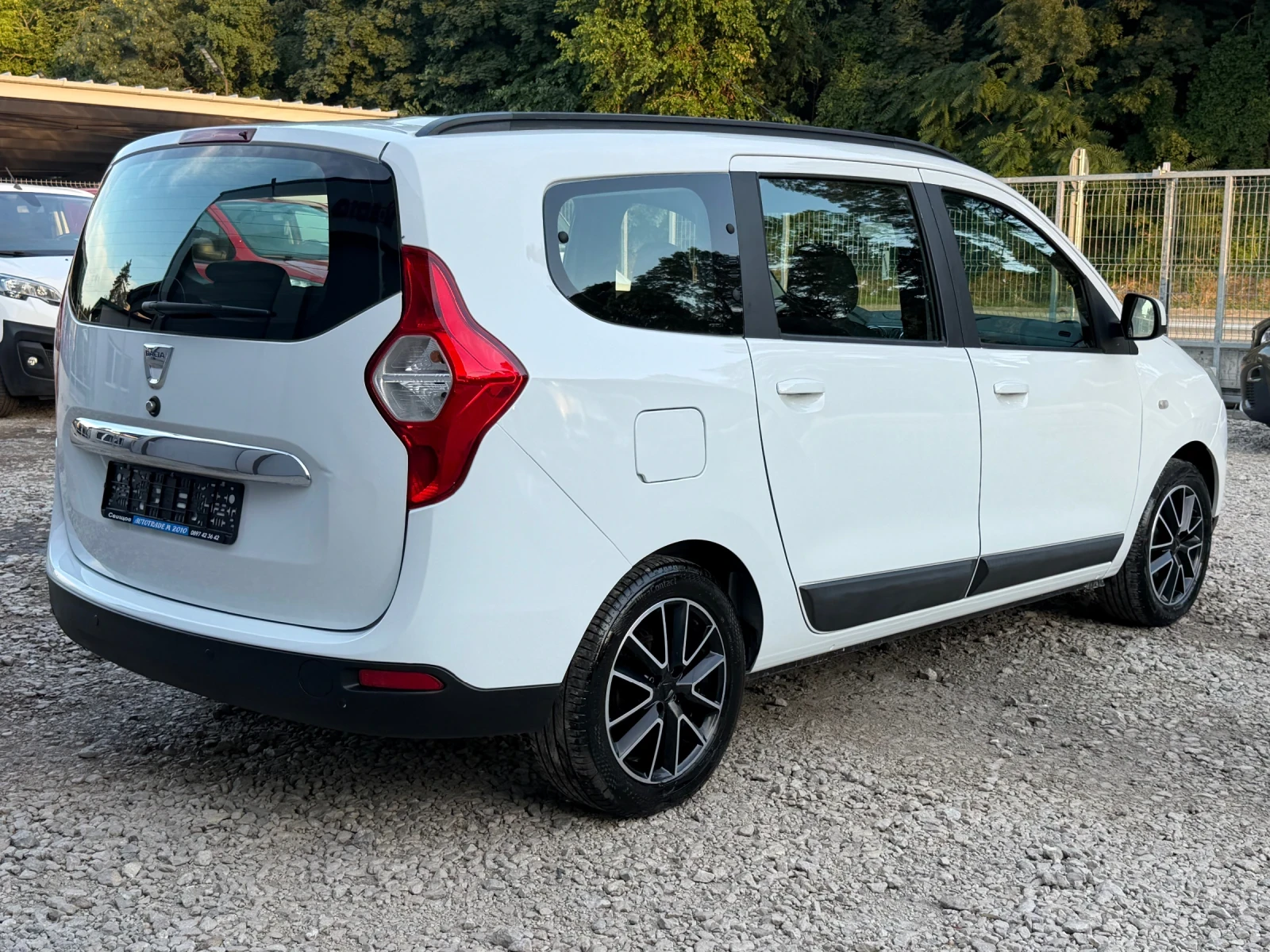 Dacia Lodgy 1.6BENZIN* LPG* 7MESTA* , снимка 3 - Автомобили и джипове - 55307201