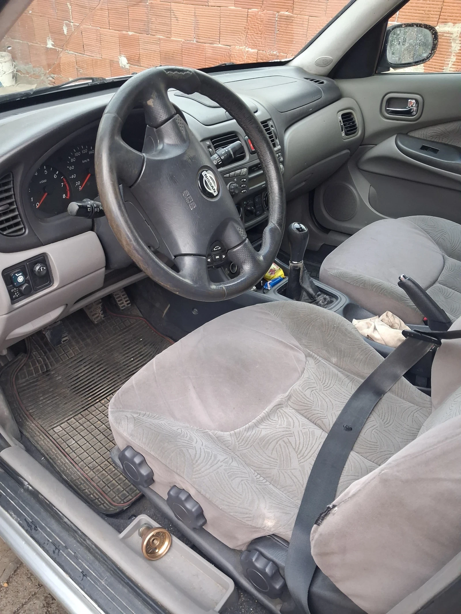 Nissan Almera 1.5i 90 коня, снимка 4 - Автомобили и джипове - 56226206