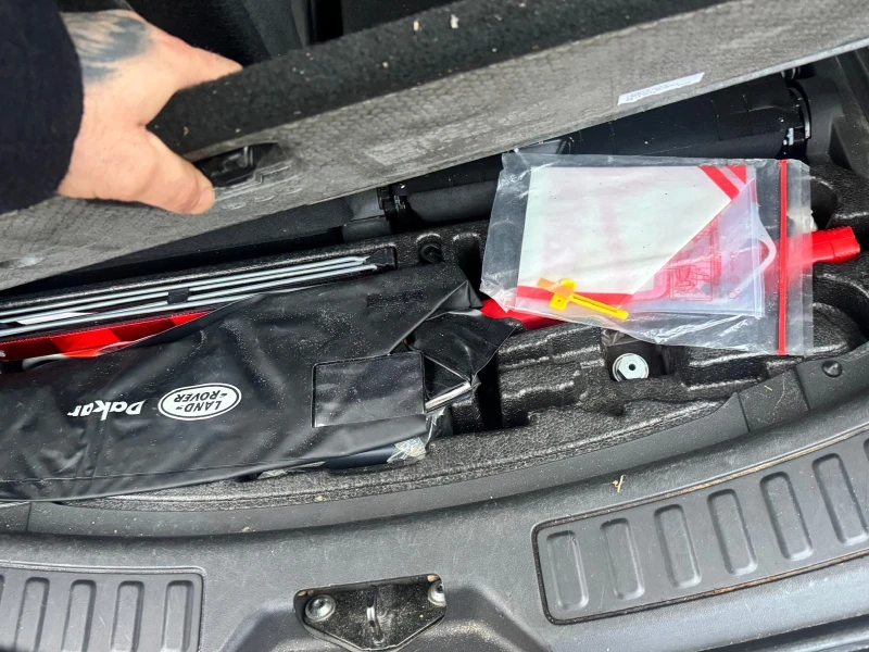 Land Rover Discovery Sport КАМЕРА* КОЖА* ПОДГРЕВ* 6+ 1м* NAVI* ЕЛ БАГАЖНИК* , снимка 17 - Автомобили и джипове - 53329468