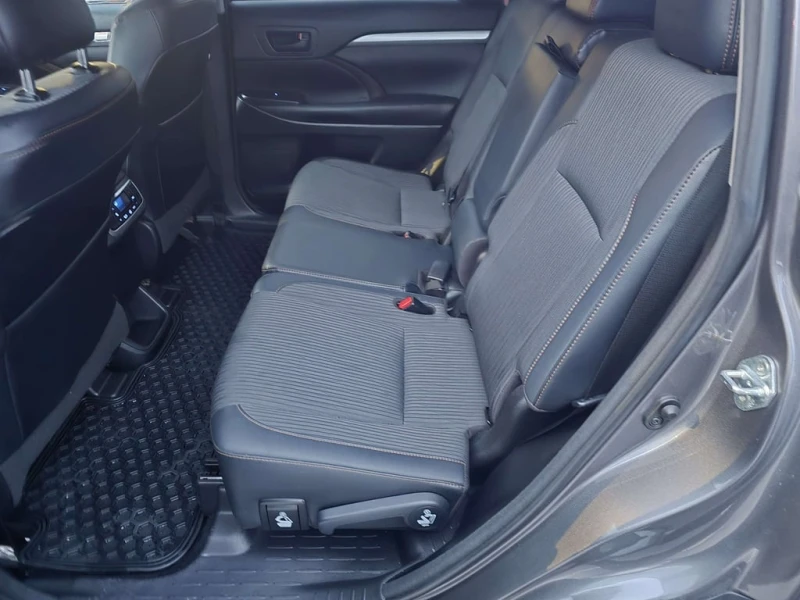 Toyota Highlander LE| AWD | 7 PASS | HEATED SETAS, снимка 10 - Автомобили и джипове - 53356023
