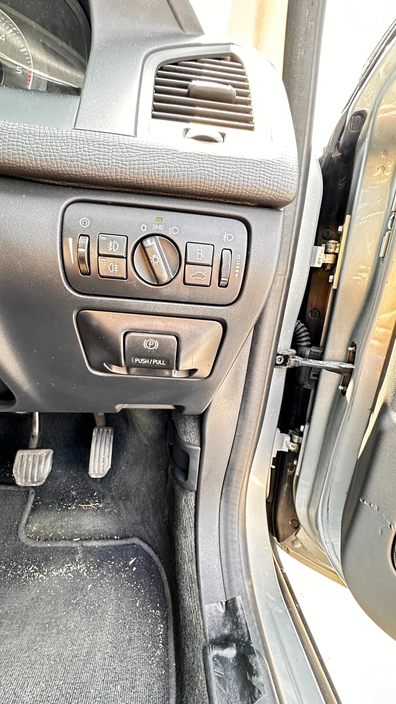 Volvo XC60 2.4 D5 Edrive - изображение 6