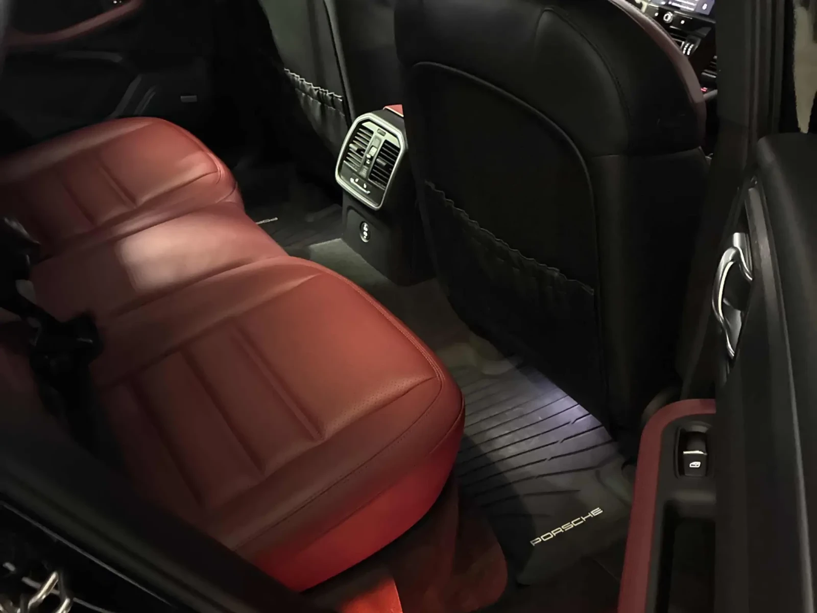 Porsche Macan (facelift 2021) GTS* Богато оборудвана!* Чист CARF, снимка 13 - Автомобили и джипове - 55031360