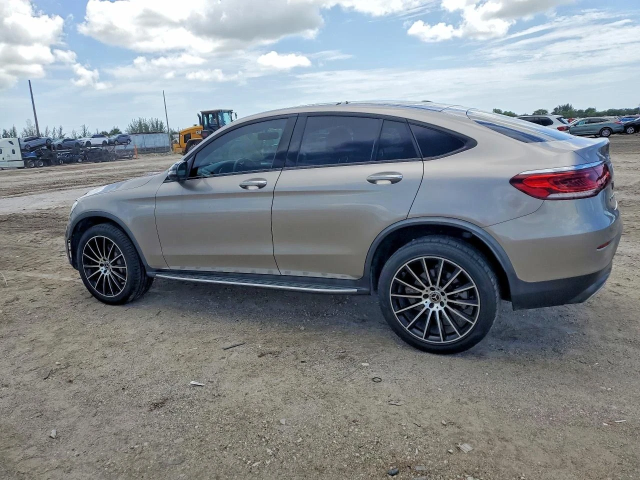 Mercedes-Benz GLC 300 4MATIC | PANO | KEYLESS | ПОДГРЕВ | МЪРТВА ТОЧКА, снимка 5 - Автомобили и джипове - 55246206