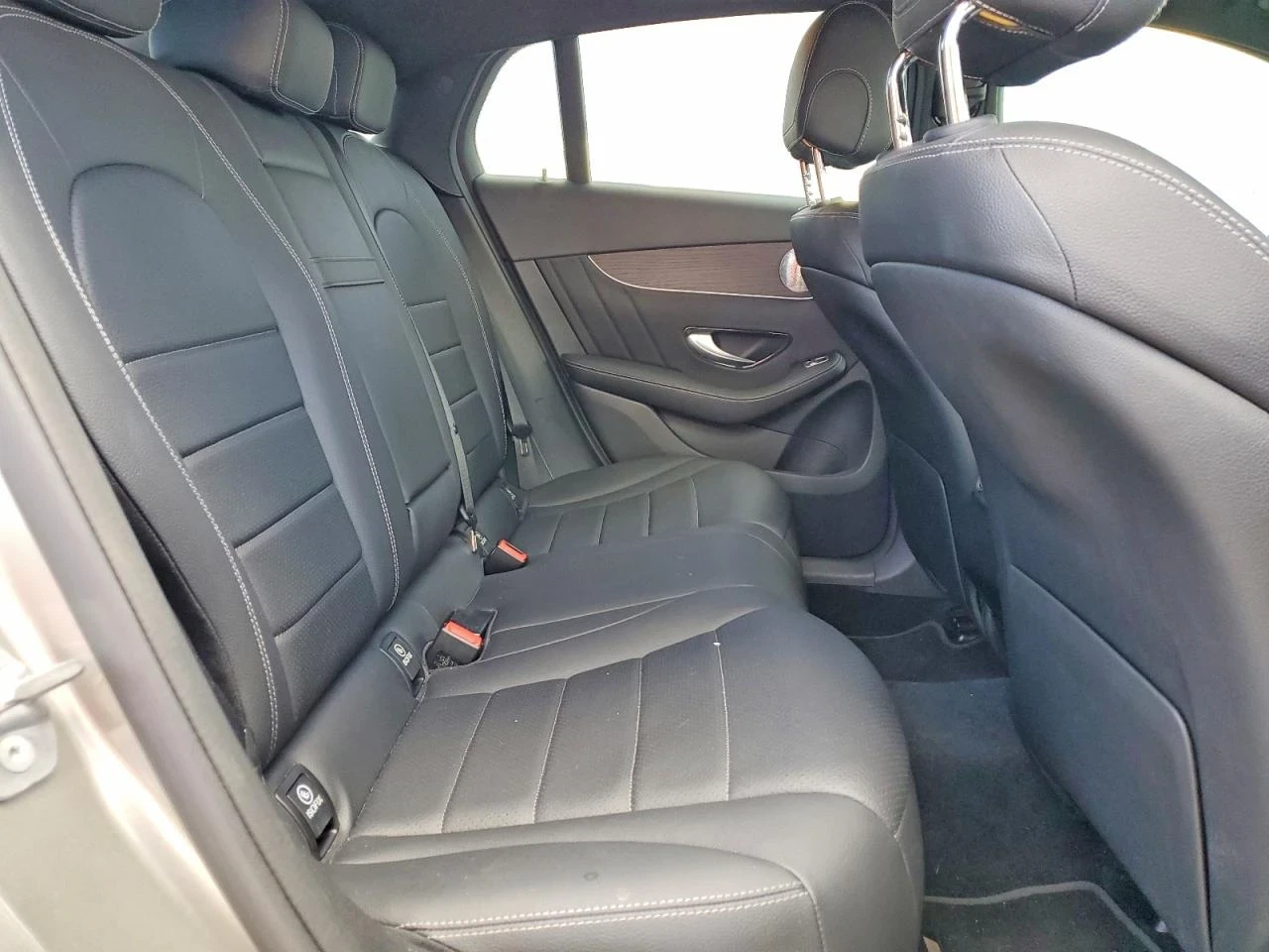 Mercedes-Benz GLC 300 4MATIC | PANO | KEYLESS | ПОДГРЕВ | МЪРТВА ТОЧКА, снимка 10 - Автомобили и джипове - 55246206
