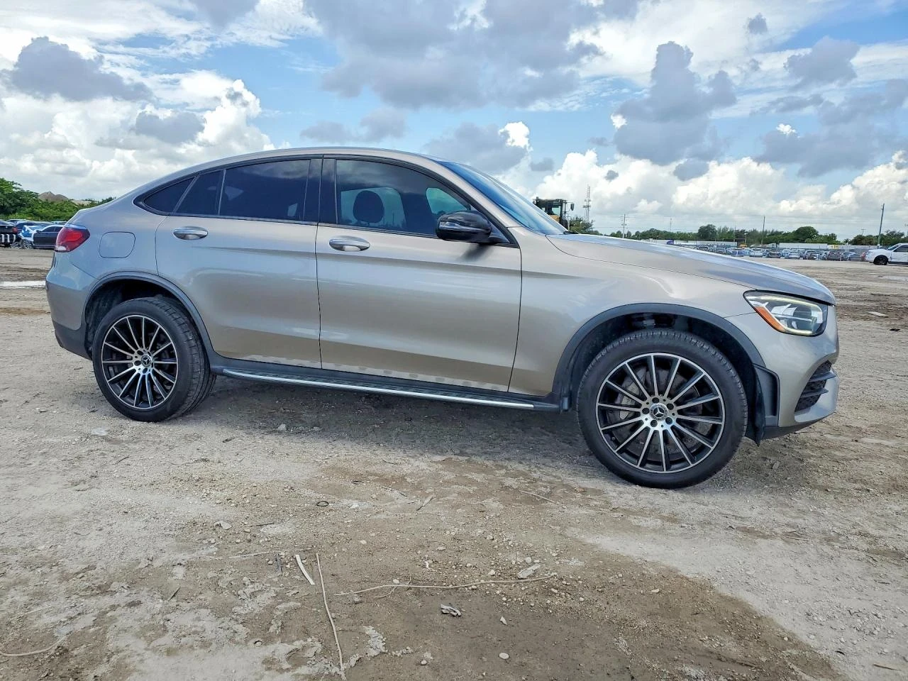 Mercedes-Benz GLC 300 4MATIC | PANO | KEYLESS | ПОДГРЕВ | МЪРТВА ТОЧКА, снимка 6 - Автомобили и джипове - 55246206