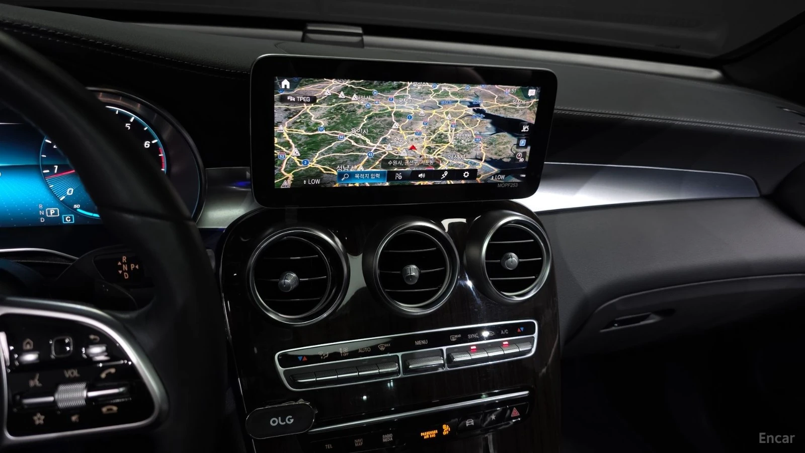 Mercedes-Benz GLC 300 AMG* ПАМЕТ* ПОДГРЕВ* КАМЕРА* ПАНО* ДВА КЛЮЧА, снимка 13 - Автомобили и джипове - 55459508
