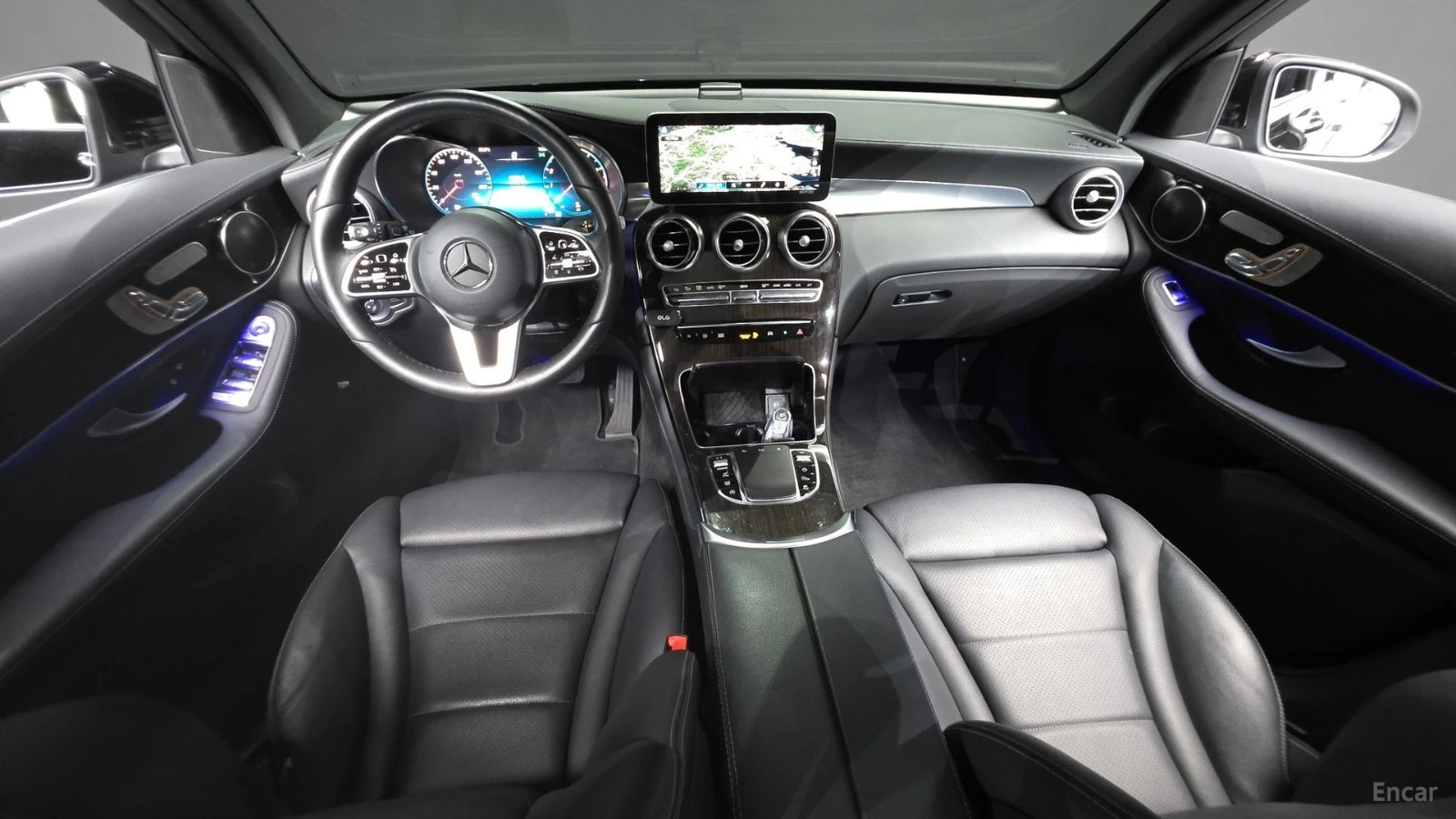 Mercedes-Benz GLC 300 AMG* ПАМЕТ* ПОДГРЕВ* КАМЕРА* ПАНО* ДВА КЛЮЧА, снимка 6 - Автомобили и джипове - 55459508