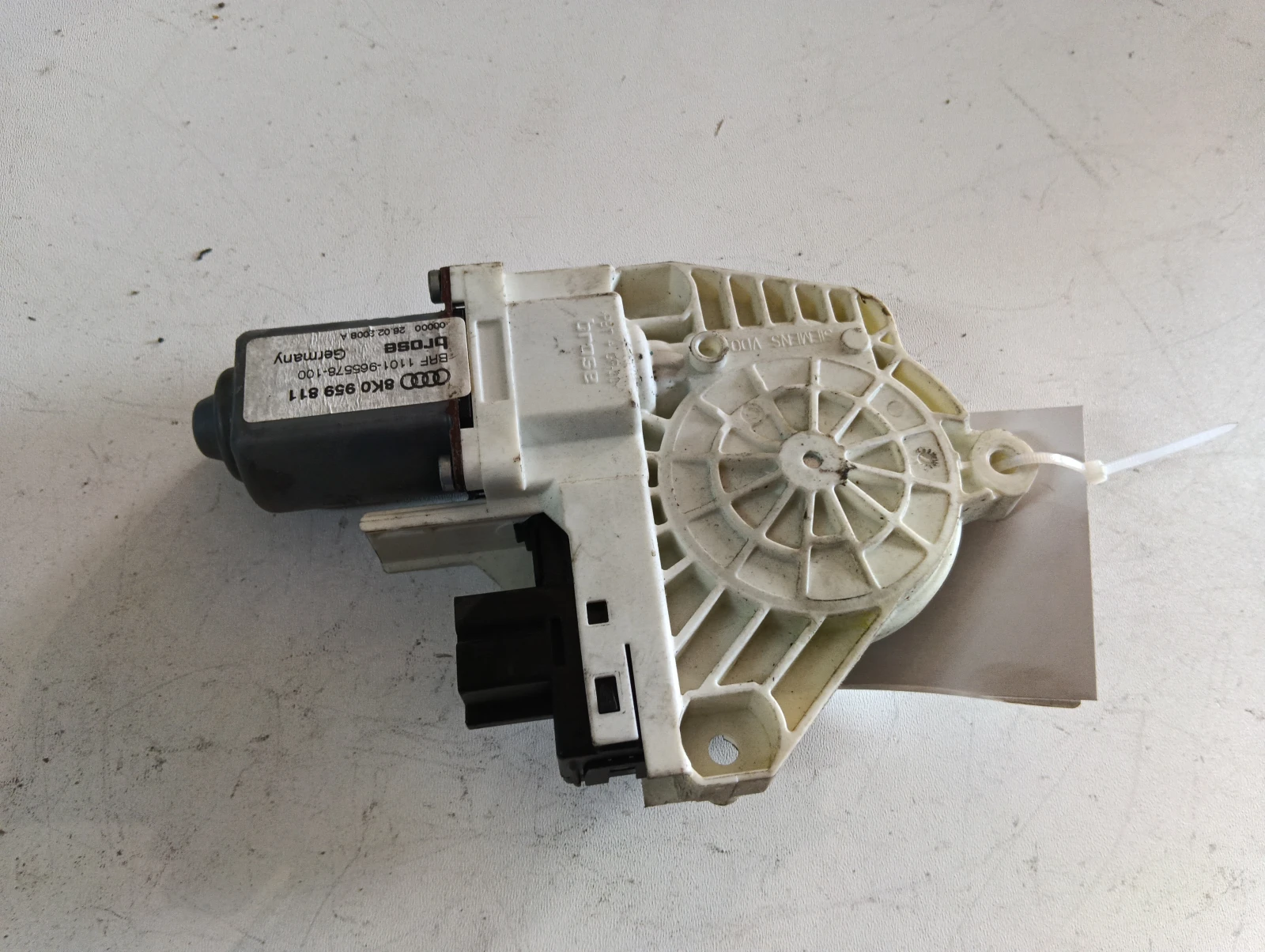 ел.машинка за задно ляво  8K0959811 Audi A4