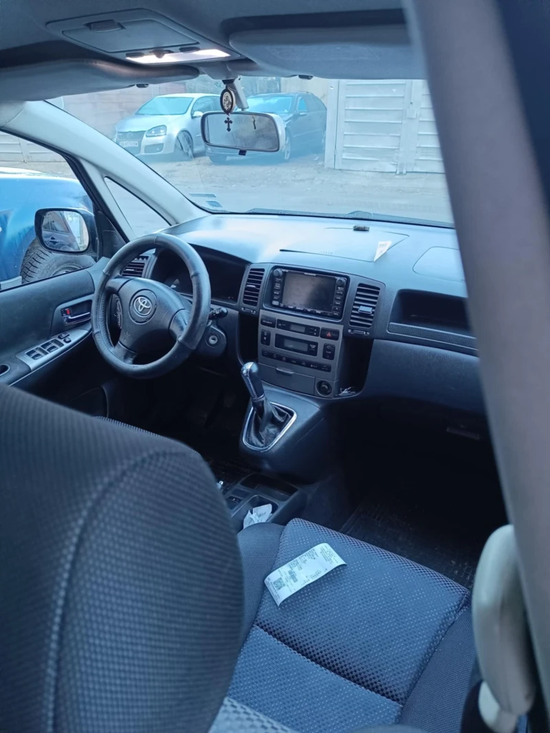 Toyota Corolla verso 2.0, снимка 4 - Автомобили и джипове - 48509674