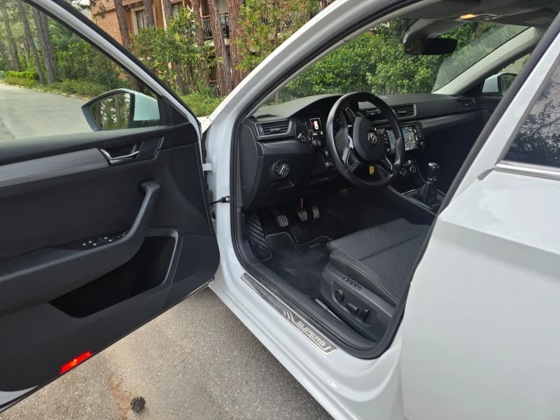 Skoda Superb, снимка 8 - Автомобили и джипове - 52472498