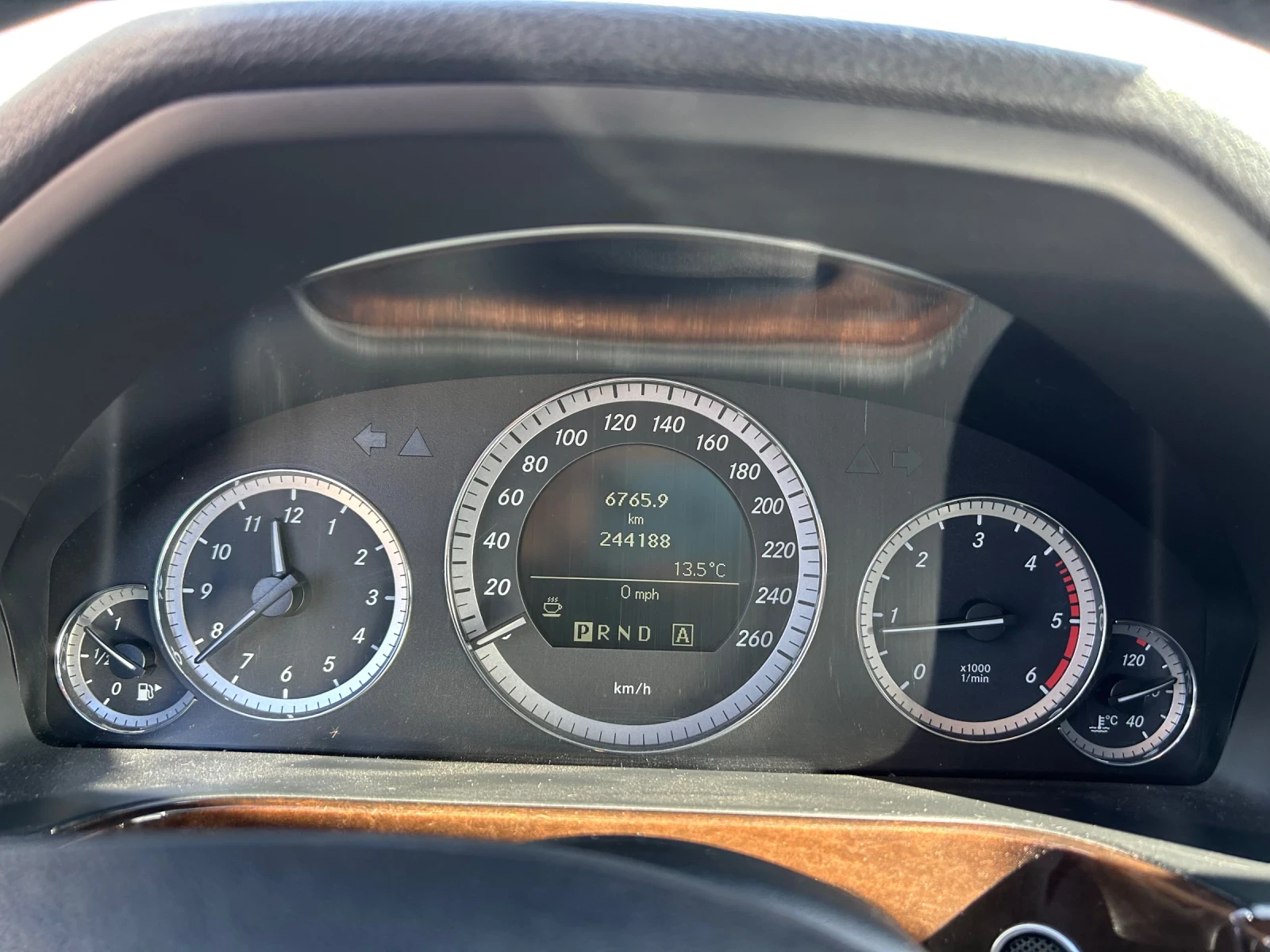 Mercedes-Benz E 220  - изображение 8