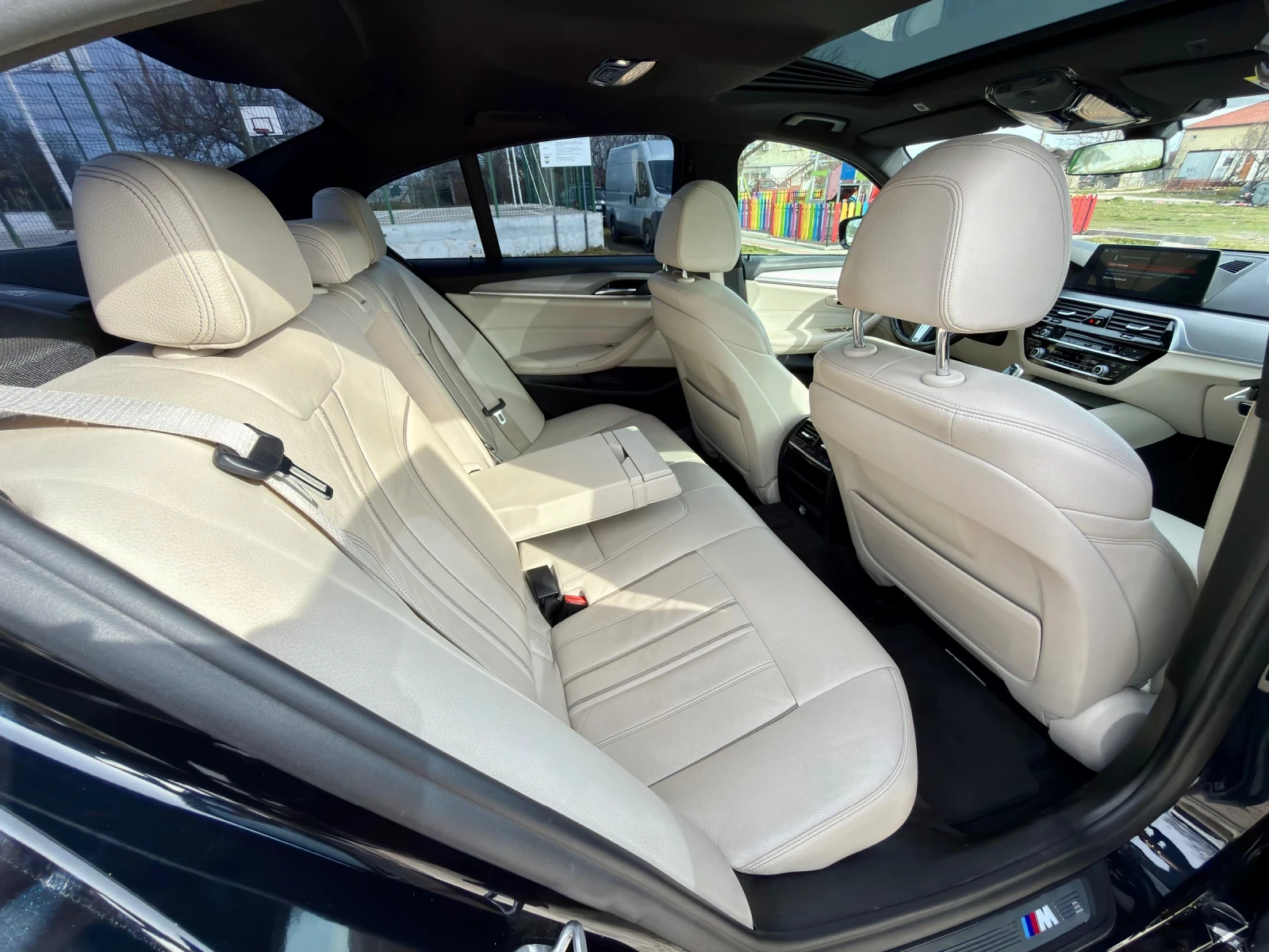 BMW 520 M-sport Shadow Line TOP - Бартер/ Лизинг , снимка 14 - Автомобили и джипове - 53125708