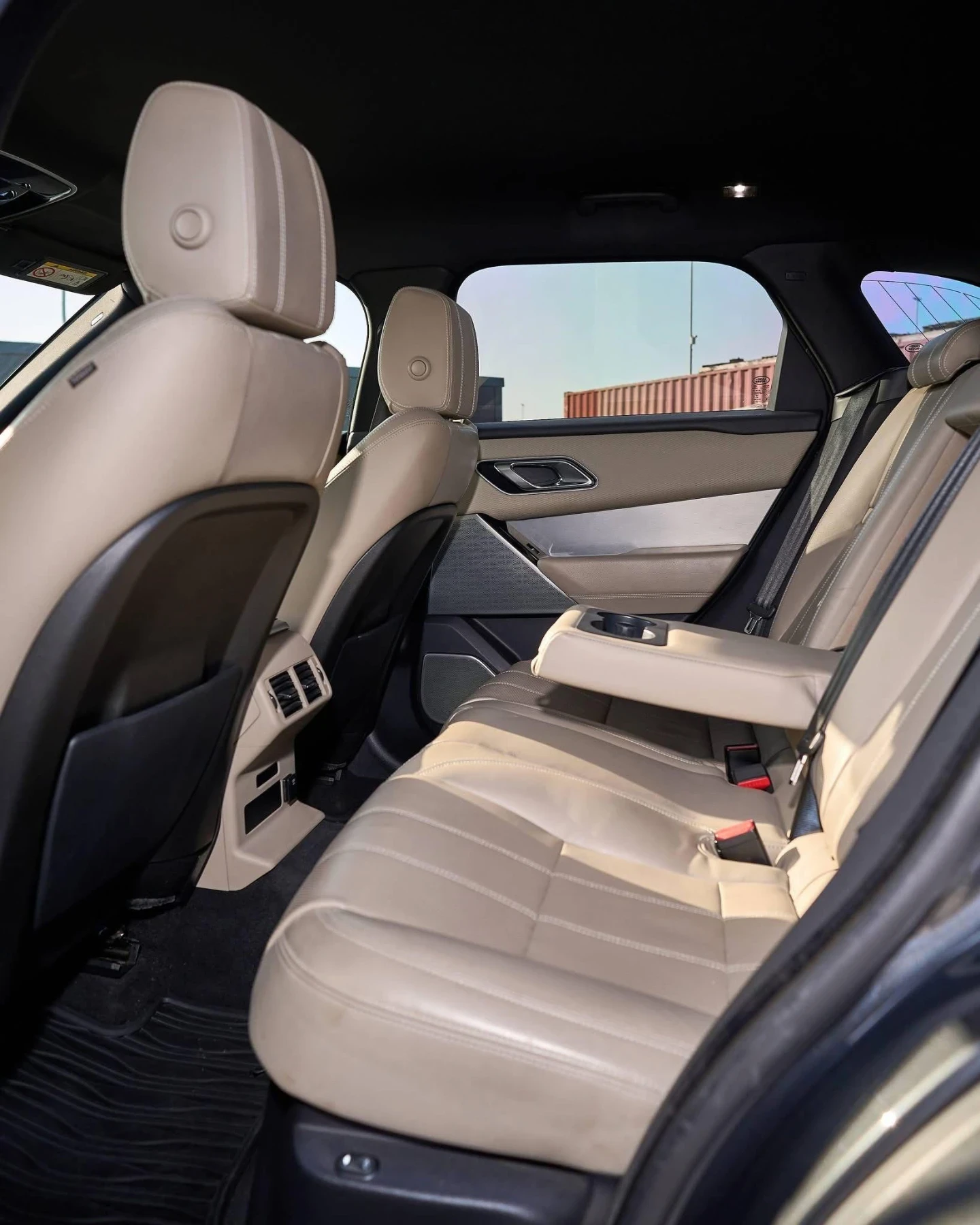 Land Rover Range Rover Velar R-DYNAMIC TOP - Бартер/ Лизинг , снимка 14 - Автомобили и джипове - 53125708