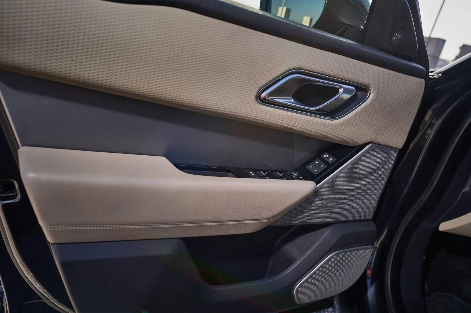 Land Rover Range Rover Velar R-DYNAMIC TOP - Бартер/ Лизинг , снимка 13 - Автомобили и джипове - 53125708