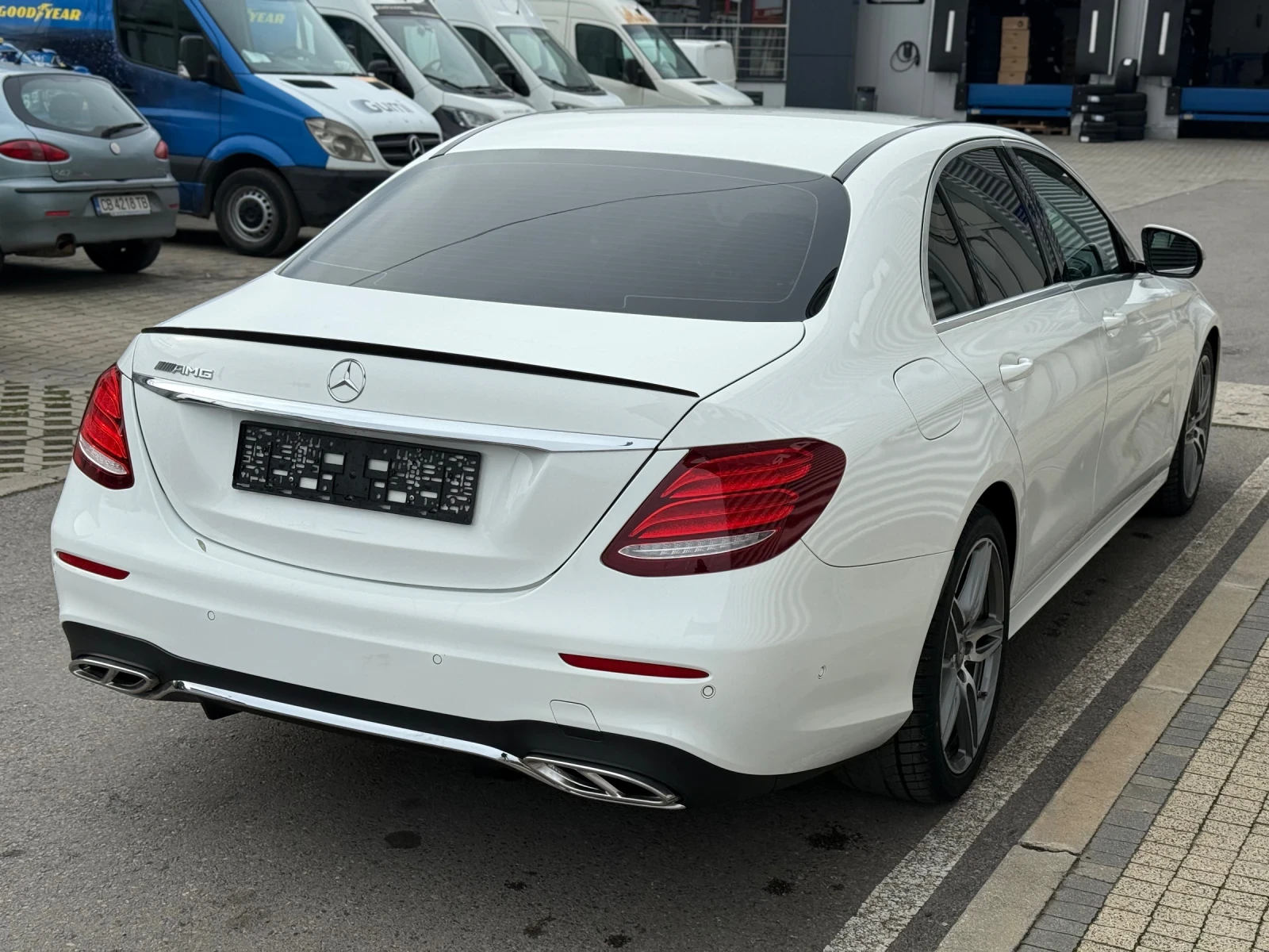 Mercedes-Benz E 220 AMG Optic+ 9Gtronic+ BlueTec+ Head Up+ Navi+ Подгр - изображение 5