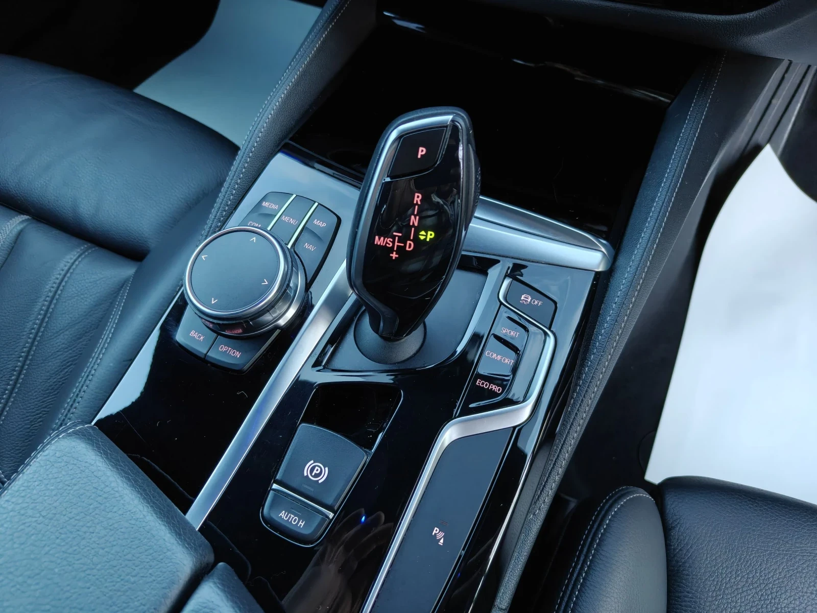 BMW 540 M-SPORT XDRIVE Automatic , снимка 13 - Автомобили и джипове - 54217971