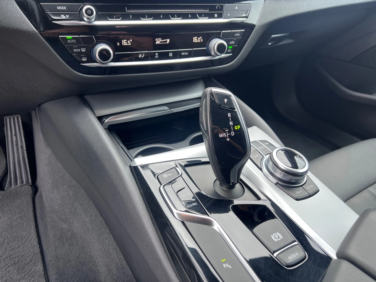 BMW 520 d* X-Drive* , снимка 9 - Автомобили и джипове - 54686014