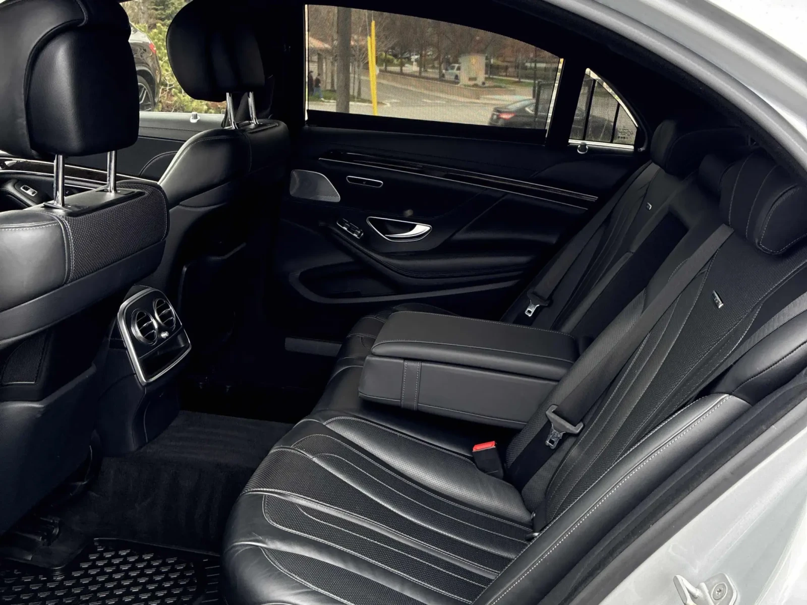 Mercedes-Benz S 63 AMG FULL екстри / Официален дилър / Чист CARFAX /, снимка 15 - Автомобили и джипове - 54880892